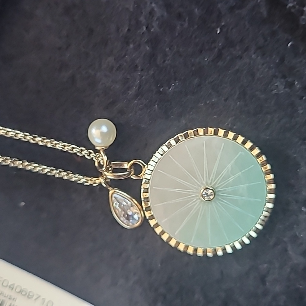 Fossil Elegant Gold and White Pendant Necklace